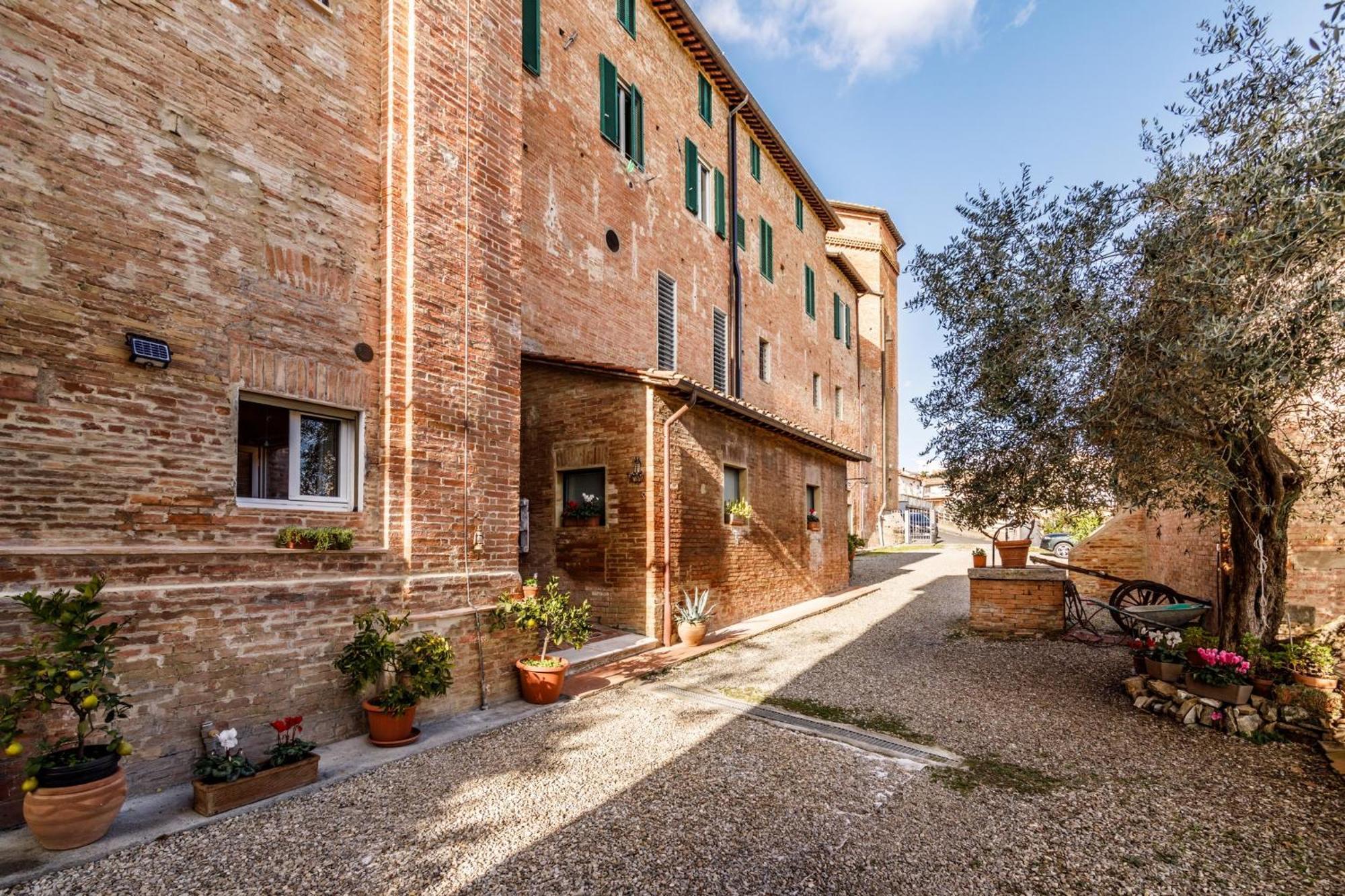 Porta Romana Elegant Apartments With Private Parking! Сиена Екстериор снимка