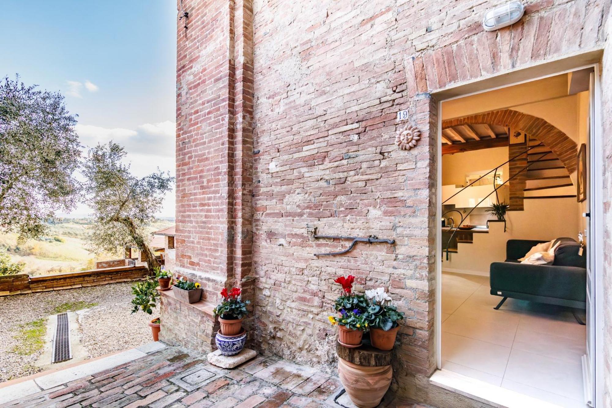 Porta Romana Elegant Apartments With Private Parking! Сиена Екстериор снимка