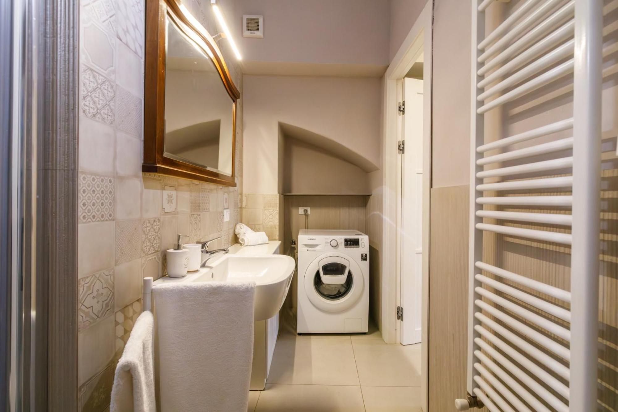 Porta Romana Elegant Apartments With Private Parking! Сиена Екстериор снимка