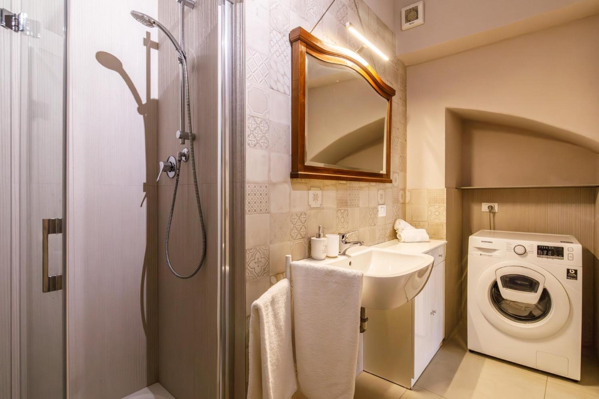 Porta Romana Elegant Apartments With Private Parking! Сиена Екстериор снимка