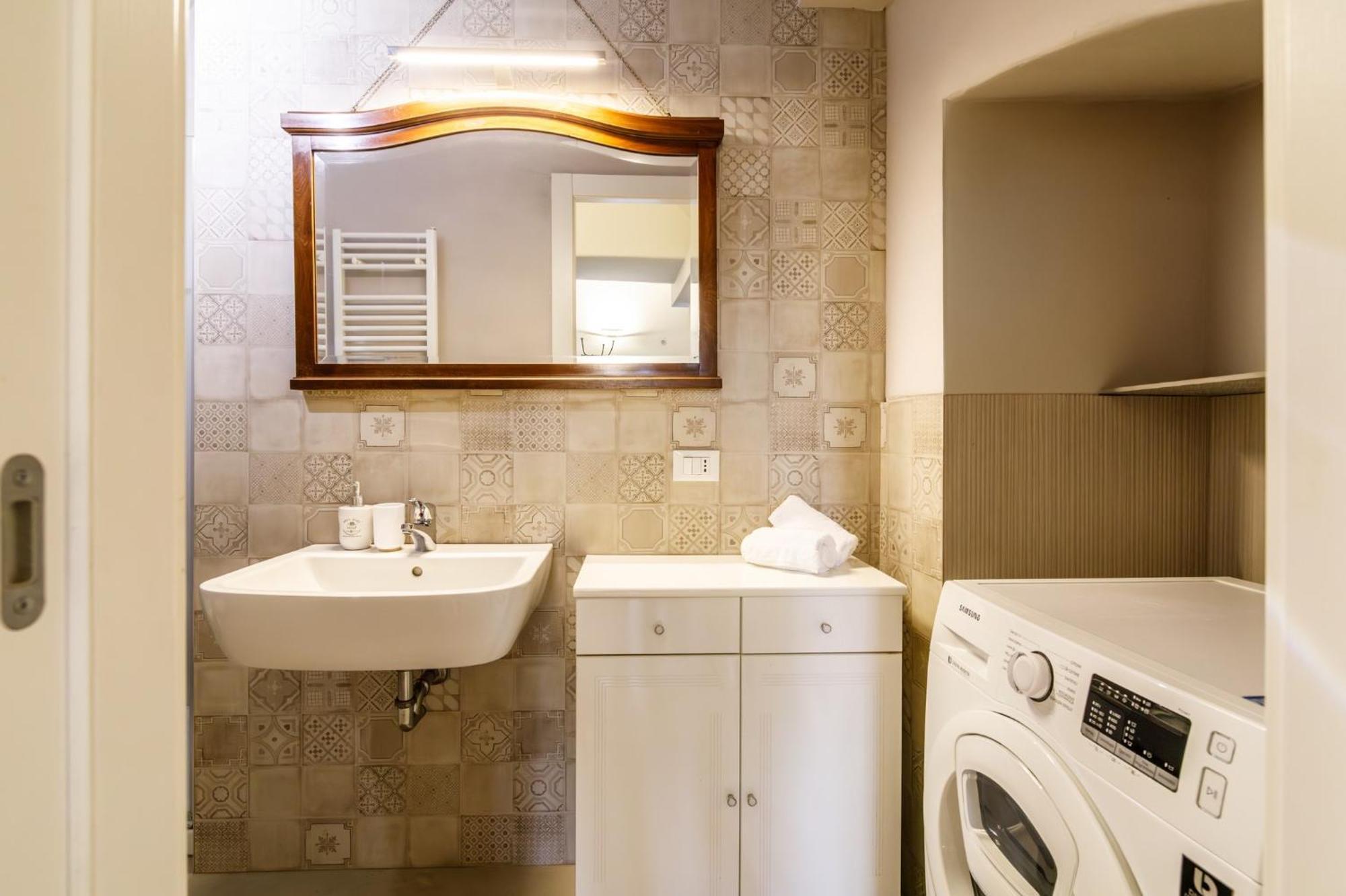 Porta Romana Elegant Apartments With Private Parking! Сиена Екстериор снимка